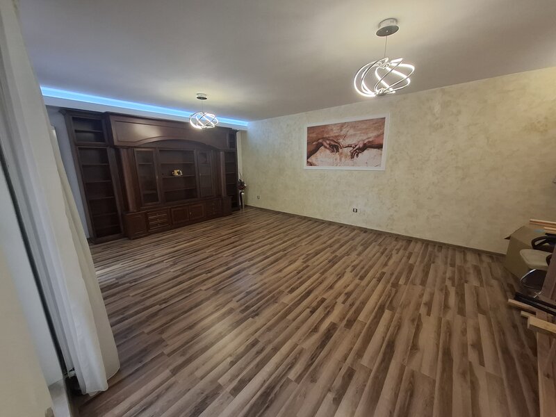 Inchiriez lot apartamente